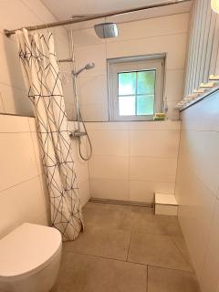 Landhuus-Bad-Dusche-UG