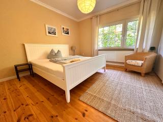 Landhuus-Schlafzimmer-Doppelbett-UG